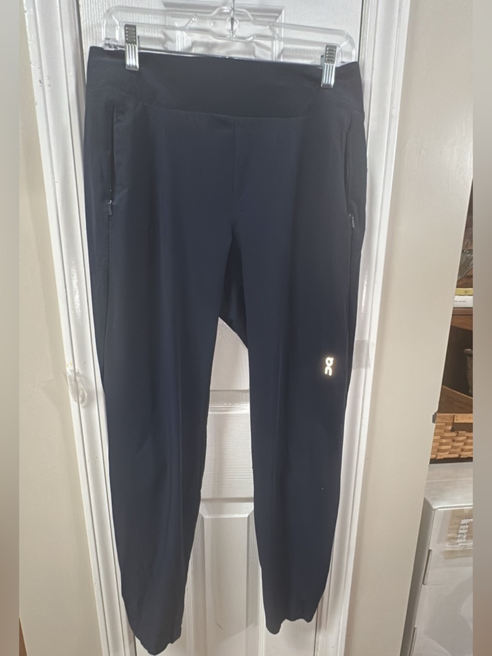 On Lightweight Pants - Women's(no size tag ) 17 inches on waist ( mix28)